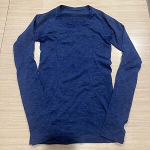 Lululemon Women’s Blue Long Sleeve Compression Top Size 2